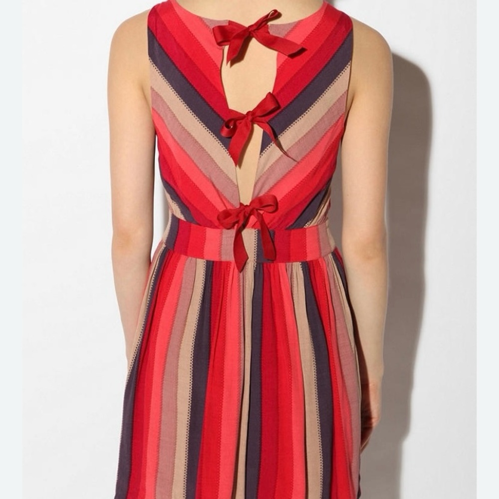 Cooperative stripped ribbon dress.